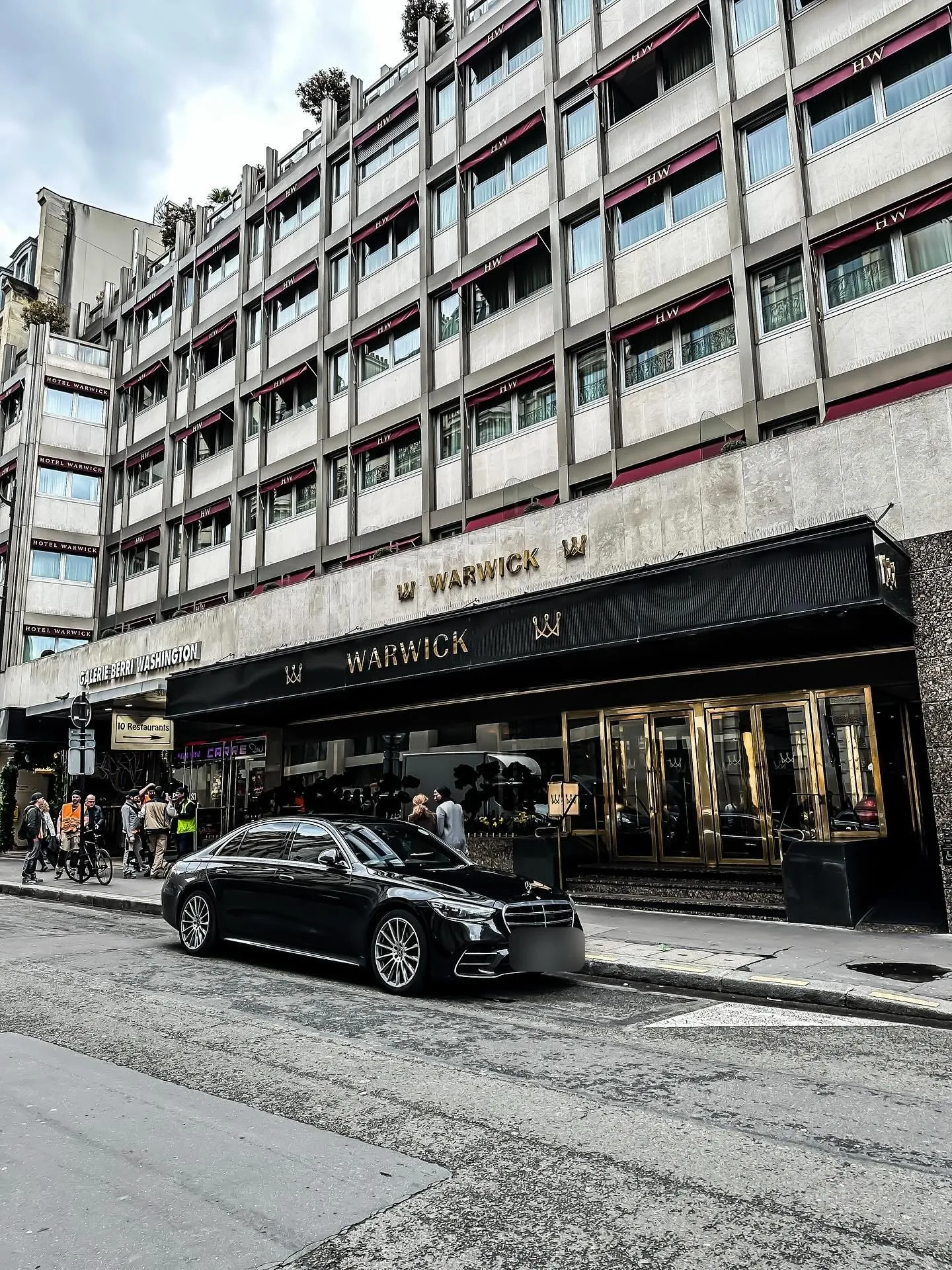 Black Mercedes S-Class outside the Warwick hotel entrance